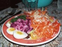 Æg med russisk salat  &  fintsnittede grøntsager
